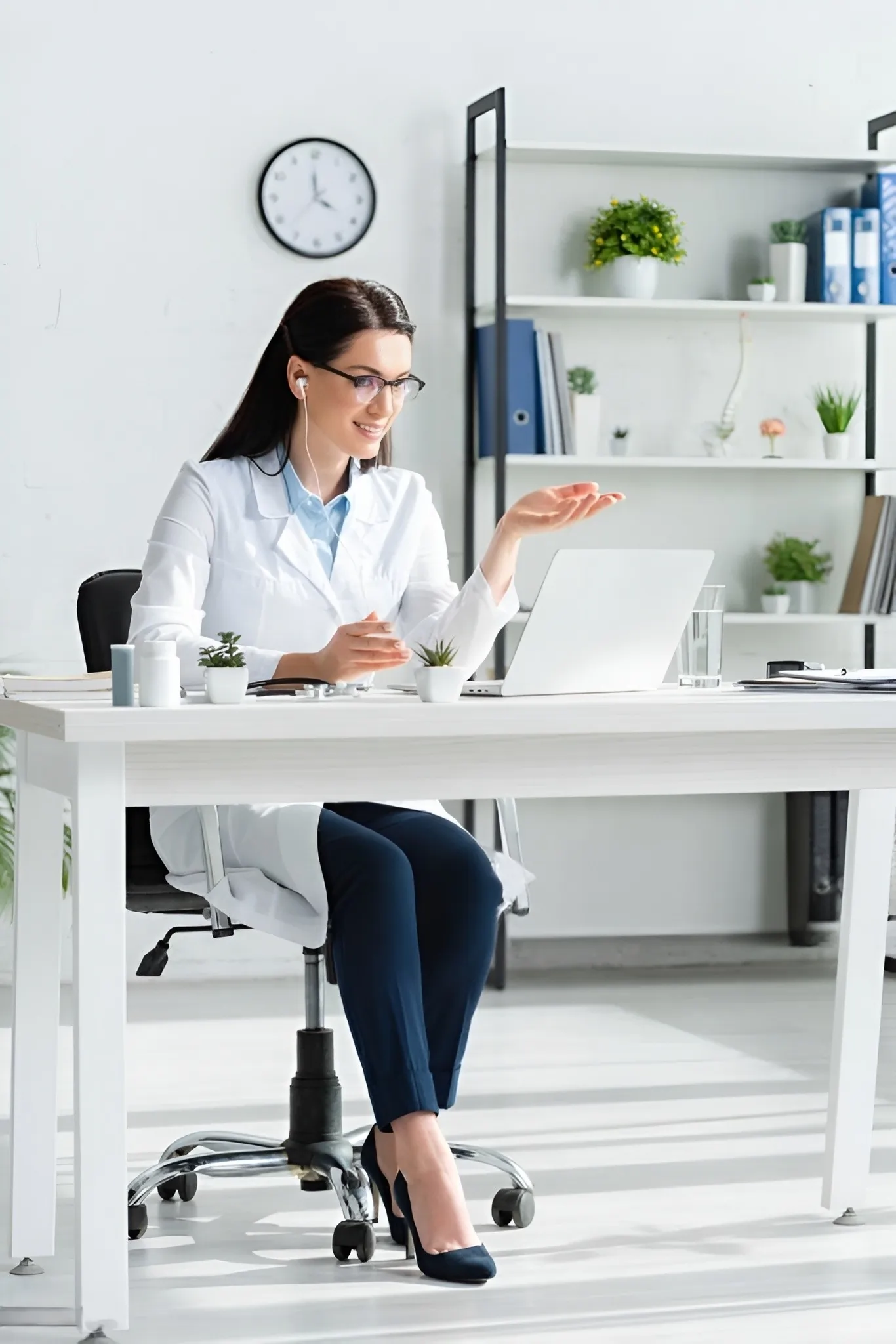 Telehealth online medical consultation in Dubai with elegant hoopoe Clinic