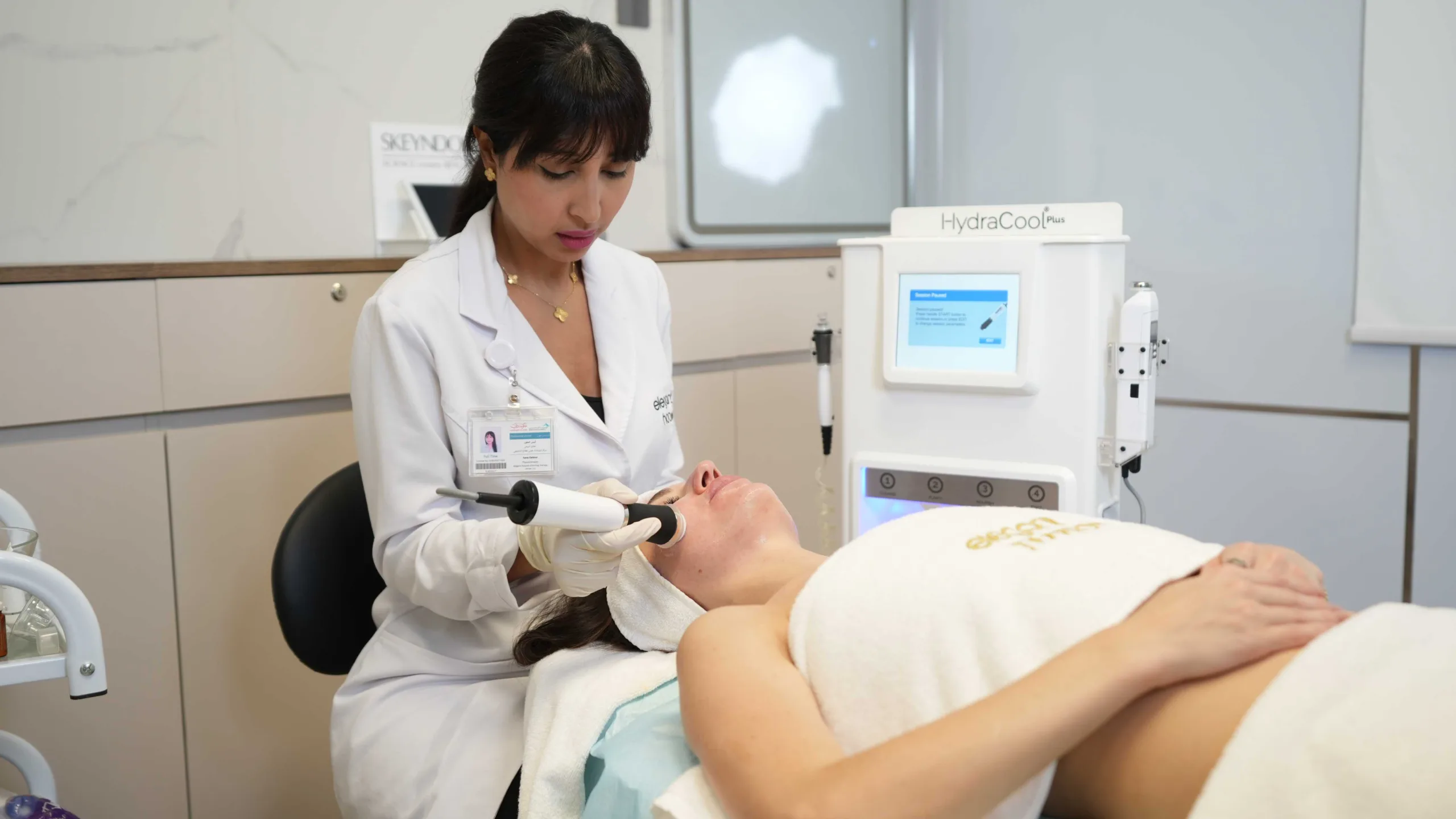 Nurse applying skin booster revitalization treatment at elegant hoopoe Clinic in Dubai.